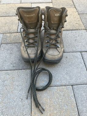 Lowa Renegade Tan/Brown Hiking Boots with Laced Front